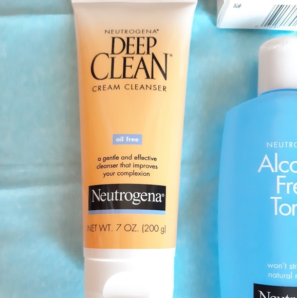 Neutrogena Skincare Bundle - Picture 13 of 13